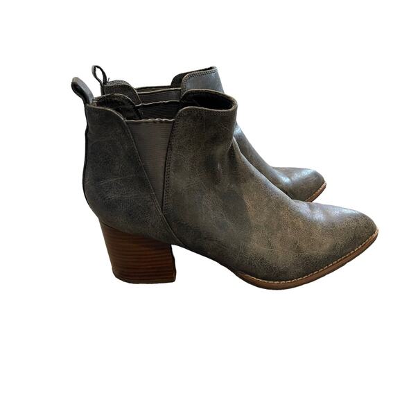 BC Born in California Women's Gray Pointed Toe Ankle Booties Size 6 - Picture 3 of 7